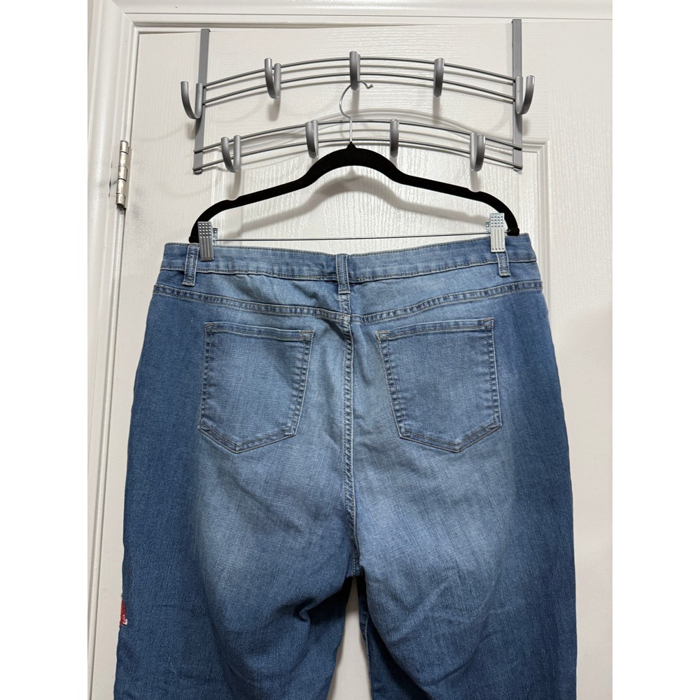 Westport Signature Fit Boyfriend Jeans Womens 18W Blue Floral Embroidered Crop - Picture 11 of 16